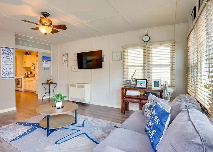 Historic Nautical Retreat Steps From Beach And Bites