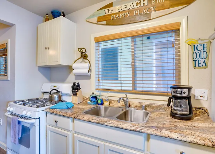 Historic Nautical Retreat Steps From Beach And Bites